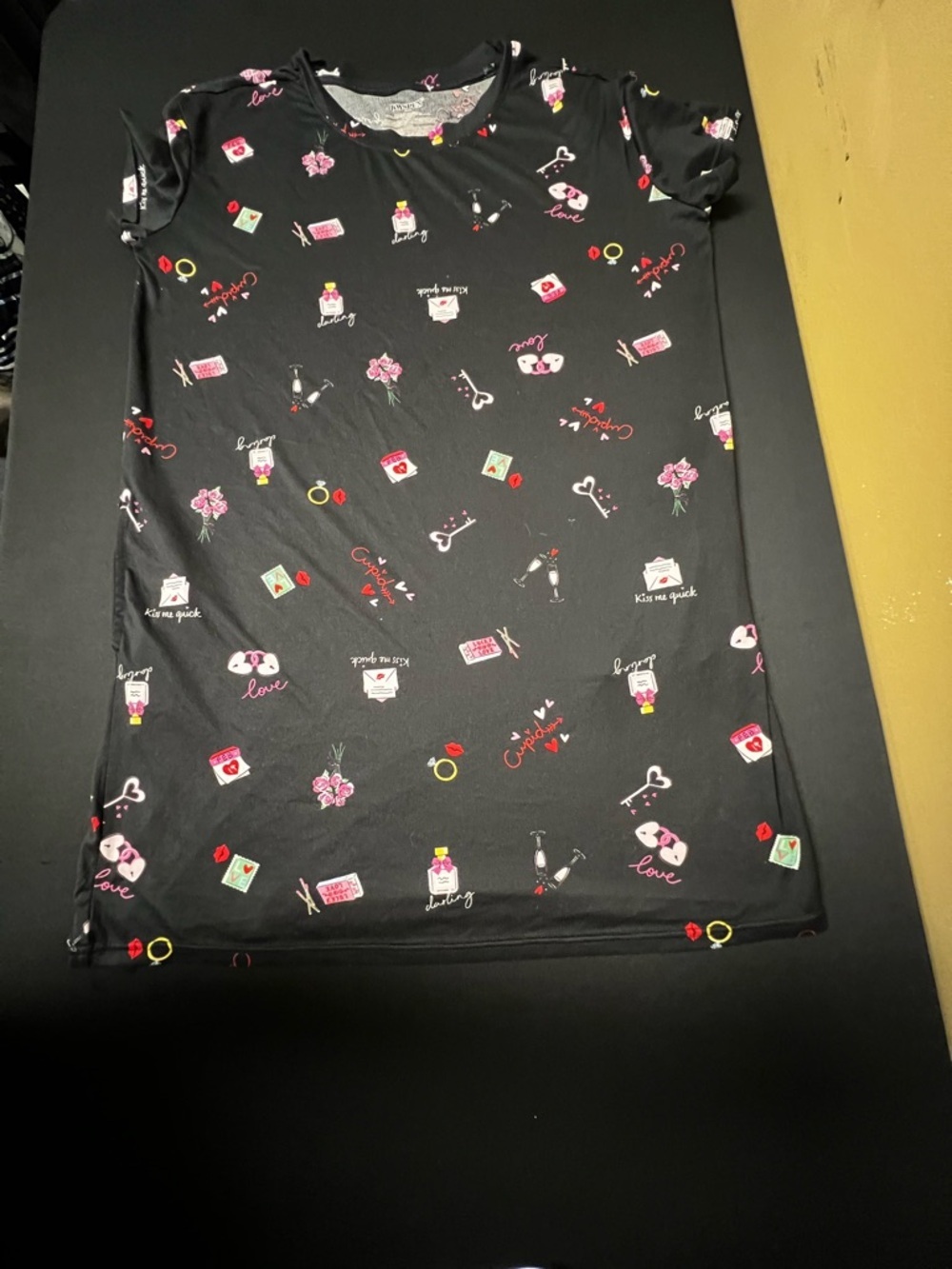 JOYSPUN WOMEN’S DREAMY SOFT SLEEPSHIRT. SIZE S-M. BLACK W/FUN PATTERNS.